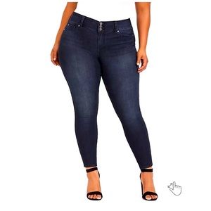 Torrid  Jegging Super Stretch Dark Wash 18